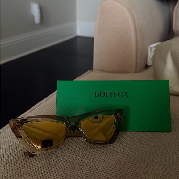 Bottega Veneta BV1101S Cat-Eye Sunglasses – Amber Lens, Mint Condition main image 6